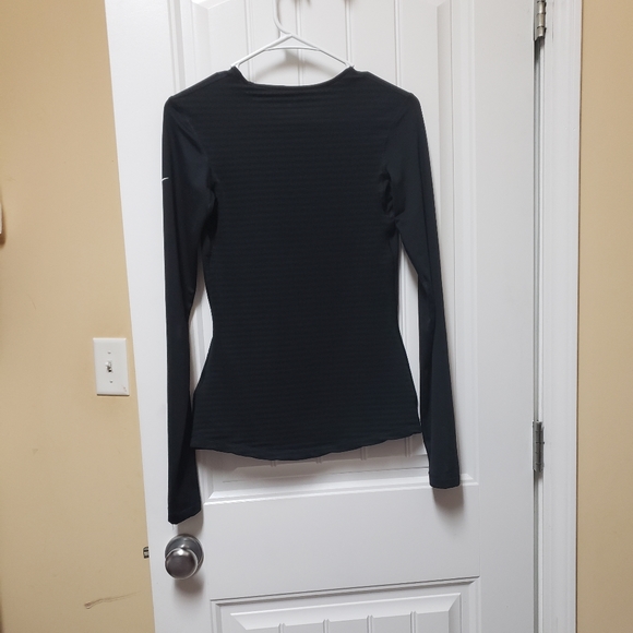 Nike shirt - Picture 2 of 5